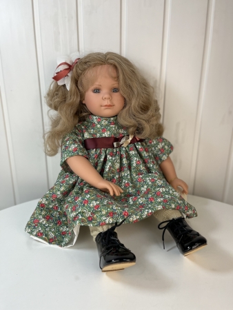 картинка Коллекционная кукла "Андреа", 60 см, арт. 45035 интернет-магазин TuKiTu.ru