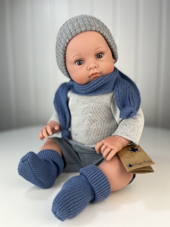 картинка Пупс "Артур", в свитере, шапке, шарфе и носках, 47 см, арт. 46603 интернет-магазин TuKiTu.ru