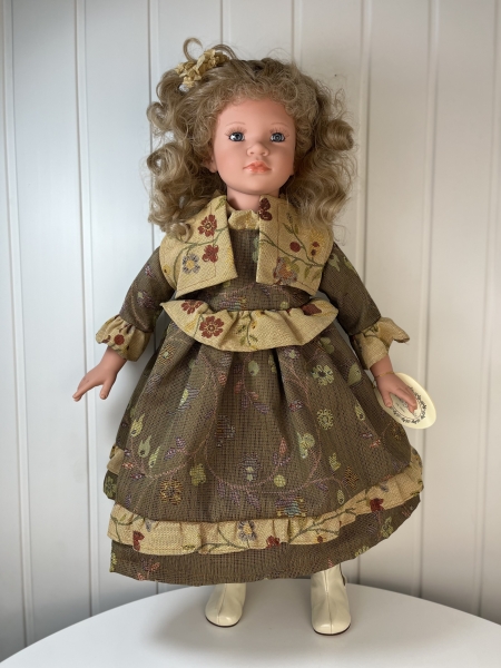 картинка Коллекционная кукла "Кэрол", 70 см, арт. 5025 интернет-магазин TuKiTu.ru