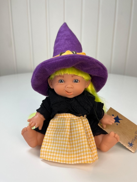 картинка испанские Пупс-мини "Ведьмочка", с желтыми волосами, в фиолетовой шляпе, 18 см, арт. 138U-12 интернет-магазин TuKiTu.ru