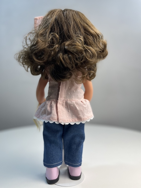 картинка Кукла Селия, брюнетка,  в джинсах, 34 см, арт. 22319K153 интернет-магазин TuKiTu.ru