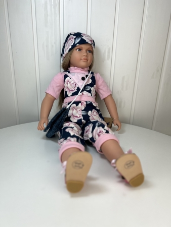 картинка Кукла Джеральдин, в цветастом комбинезоне, 62 см , арт. B9005 интернет-магазин TuKiTu.ru