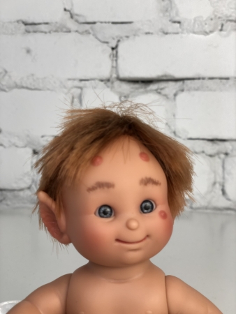 картинка испанские Кукла "Домовёнок", мальчик, в коричневом комбинезоне и кепочке, 18 см, арт. 151-3 интернет-магазин TuKiTu.ru