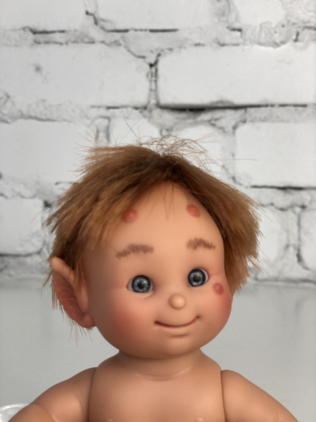 картинка испанские Кукла "Домовёнок", девочка, в зеленой кофте и желтой шапочке, 18 см, арт. 151-4 интернет-магазин TuKiTu.ru