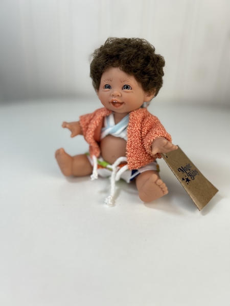 картинка испанские Пупс "Супер-девочка", в светлых шортах и оранжевой накидке, 18 см , арт. 406 интернет-магазин TuKiTu.ru