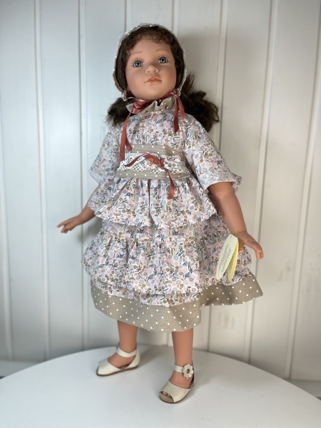 картинка Коллекционная кукла "Кэрол", 70 см, арт. 5033 интернет-магазин TuKiTu.ru