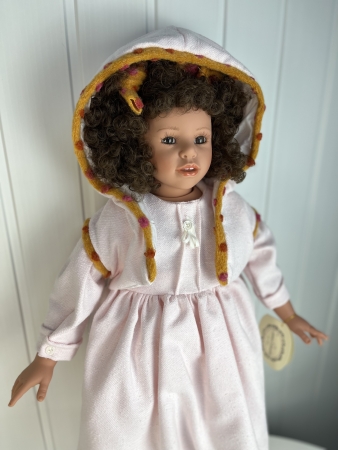 картинка Коллекционная кукла "Кандела", 70 см, арт. 5306КА интернет-магазин TuKiTu.ru