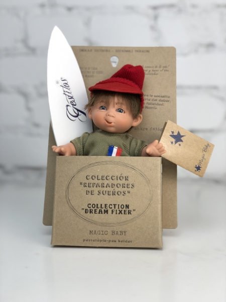 картинка испанские Пупс "Супер-мальчик", в красных шортах и шапке, 18 см ,арт.401 интернет-магазин TuKiTu.ru