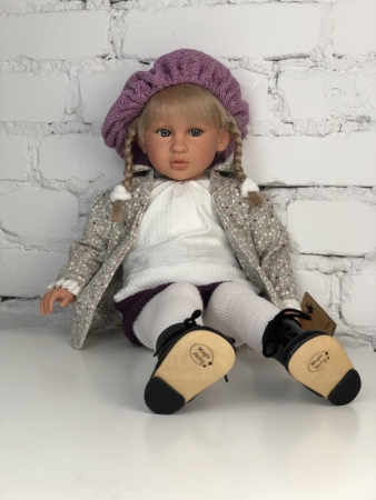 картинка Кукла Эбрил, в вязаном берете, 60 см , арт. P6004А интернет-магазин TuKiTu.ru