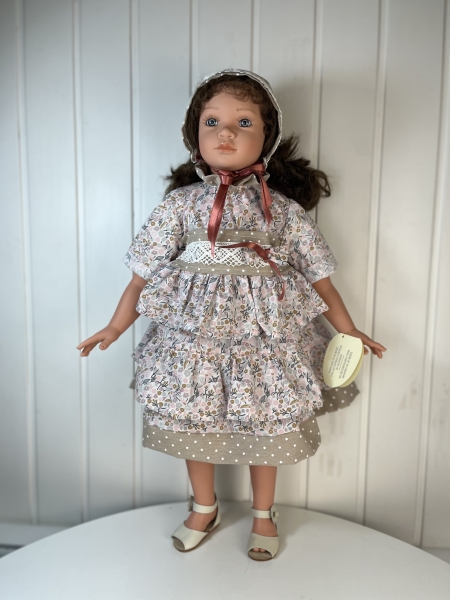 картинка Коллекционная кукла "Кэрол", 70 см, арт. 5033 интернет-магазин TuKiTu.ru