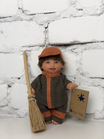 картинка испанские Кукла Джестито"Профессии", дворник, смеется, 18 см, арт. 202U-3 интернет-магазин TuKiTu.ru