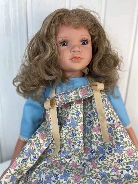 картинка Коллекционная кукла "Кэрол", 70 см, арт. 5024 интернет-магазин TuKiTu.ru