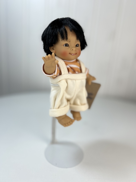 картинка испанские Кукла Джестито "Инфант", 18 см, в желтом комбинезоне, с зубками, арт. 10000U-16 интернет-магазин TuKiTu.ru