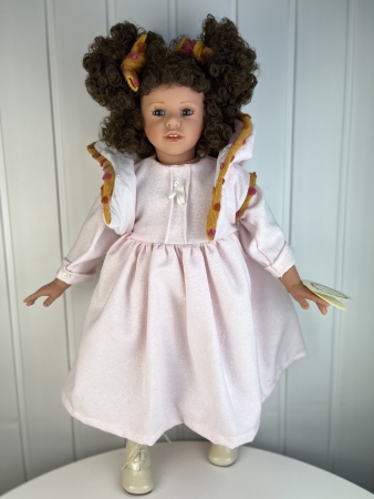 картинка Коллекционная кукла "Кандела", 70 см, арт. 5306КА интернет-магазин TuKiTu.ru