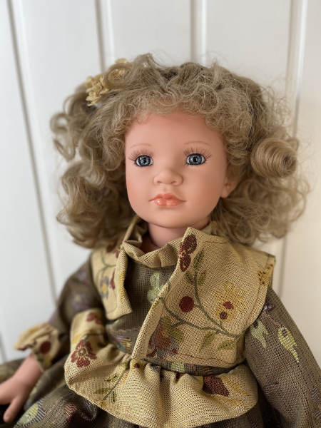 картинка Коллекционная кукла "Кэрол", 70 см, арт. 5025 интернет-магазин TuKiTu.ru