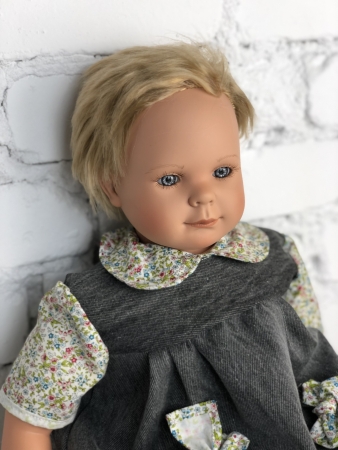 картинка Коллекционная кукла "Андреа", 60 см, арт. 45036 интернет-магазин TuKiTu.ru