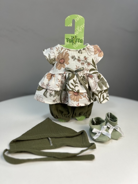 картинка Одежда для пупсов -  Комплект из муслина тёмно-зелёный: Платье, чепчик, носки арт. 185 интернет-магазин TuKiTu.ru