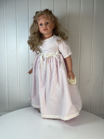 картинка Коллекционная кукла "Кандела", 70 см, арт. 5531КА интернет-магазин TuKiTu.ru