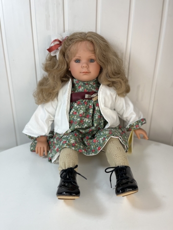 картинка Коллекционная кукла "Андреа", 60 см, арт. 45035 интернет-магазин TuKiTu.ru