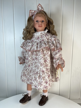 картинка Коллекционная кукла "Кандела", 70 см, арт. 5312КА интернет-магазин TuKiTu.ru