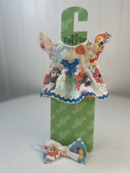 картинка Одежда для кукол - Платье "Зверюшки и цветы" и бант на голову, для кукол 26-30 см, арт. 98 интернет-магазин TuKiTu.ru