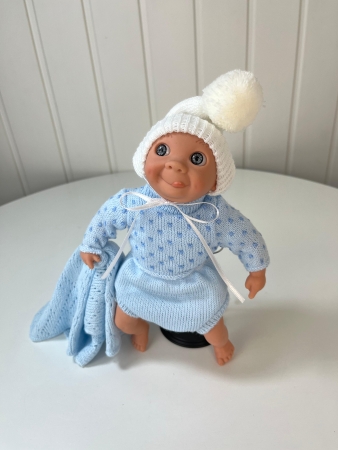 картинка испанские Пупс Каритас, 23 см, в голубом, с высунутым язычком, арт. 300U интернет-магазин TuKiTu.ru