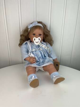 картинка Кукла Сьюзи (озвученная), в голубом платье и кофточке, 47 см , арт. 47019 интернет-магазин TuKiTu.ru