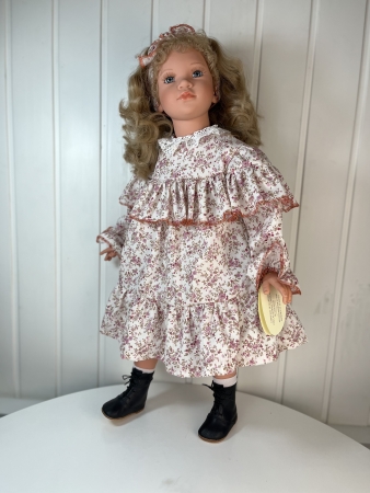 картинка Коллекционная кукла "Кэрол", 70 см, арт. 5312 интернет-магазин TuKiTu.ru