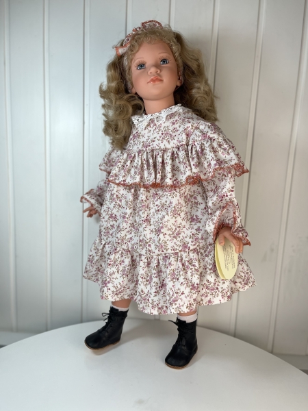 картинка Коллекционная кукла "Кэрол", 70 см, арт. 5312 интернет-магазин TuKiTu.ru