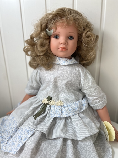 картинка Коллекционная кукла "Кэрол", 70 см, арт. 5031 интернет-магазин TuKiTu.ru