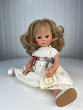 картинка Кукла "Мариэтта", 34 см, арт. 22097-1 интернет-магазин TuKiTu.ru