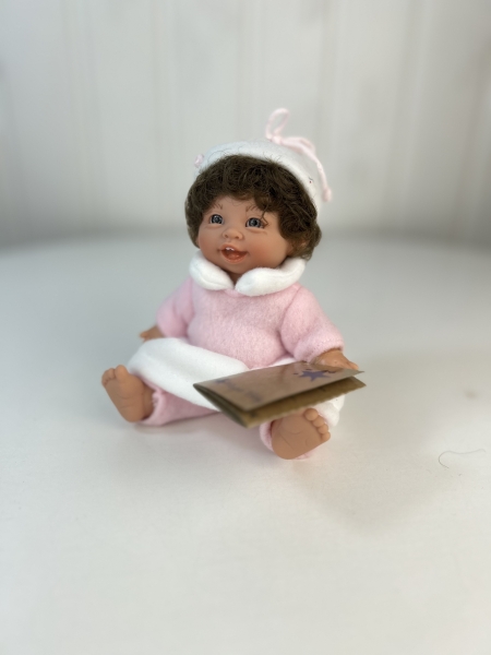 картинка испанские Кукла Джестито "Инфант", 18 см, в светло-розовом свитере, смеется, арт. 10000U-4 интернет-магазин TuKiTu.ru