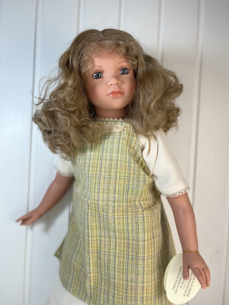 картинка Коллекционная кукла "Кэрол", 70 см , арт. 5212 интернет-магазин TuKiTu.ru