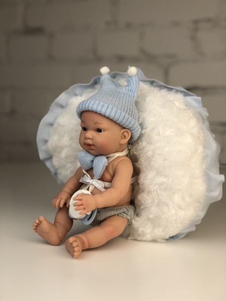картинка испанские Пупс-мини "Новорожденный", в голубом, с подушкой (в коробке), 21 см , арт. 1042А интернет-магазин TuKiTu.ru