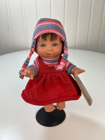 картинка испанские Кукла Джестито "Инфант", 18 см, в красном сарафане, ухмыляется, арт. 10000U-11 интернет-магазин TuKiTu.ru