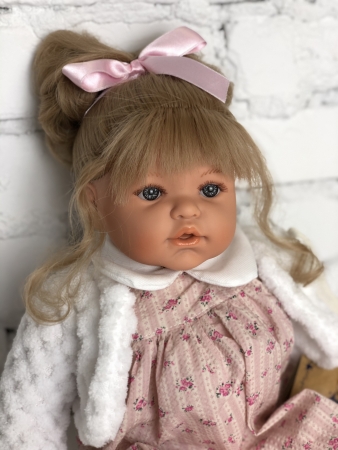 картинка Кукла Сьюзи( озвученная), в платье и белой кофточке, 47 см , арт. 47022 интернет-магазин TuKiTu.ru