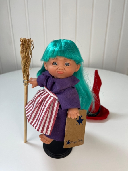 картинка испанские Пупс-мини "Ведьмочка", с зелеными волосами, в красной шляпе, 18 см. арт. 138U-10 интернет-магазин TuKiTu.ru