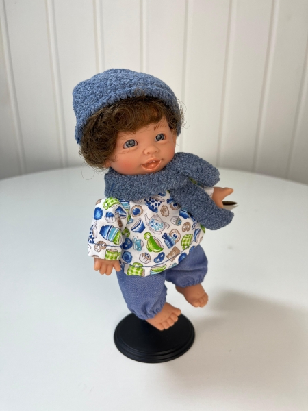 картинка испанские Кукла Джестито "Инфант", 18 см, в синей шапке, смеется , арт. 10000U-9 интернет-магазин TuKiTu.ru