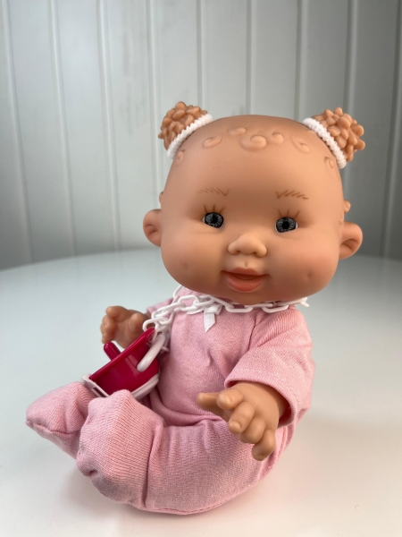 картинка испанские Пупс-мини Nenote "Новорожденный", с интерактивной соской( 36 звуков), с переноской", 26 см, арт. 982-1 интернет-магазин TuKiTu.ru