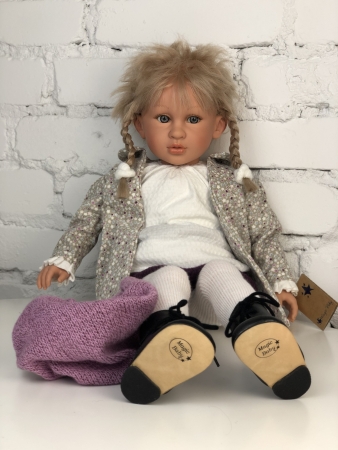 картинка Кукла Эбрил, в вязаном берете, 60 см , арт. P6004А интернет-магазин TuKiTu.ru