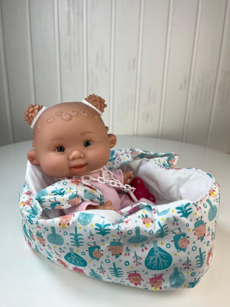 картинка испанские Пупс-мини Nenote "Новорожденный", с интерактивной соской( 36 звуков), с переноской", 26 см, арт. 982-1 интернет-магазин TuKiTu.ru