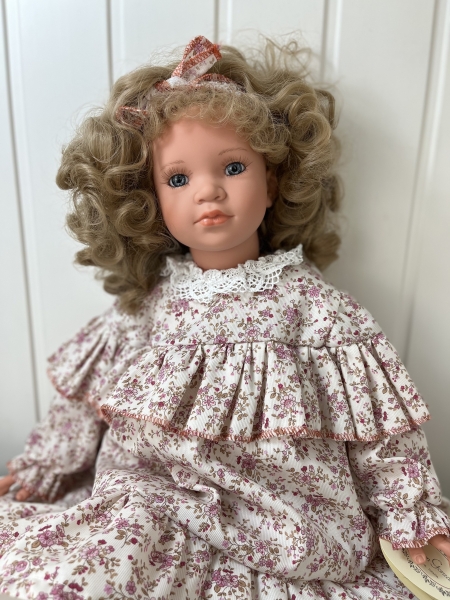 картинка Коллекционная кукла "Кэрол", 70 см, арт. 5312 интернет-магазин TuKiTu.ru