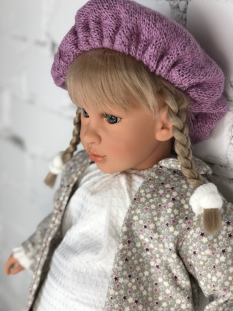 картинка Кукла Эбрил, в вязаном берете, 60 см , арт. P6004А интернет-магазин TuKiTu.ru