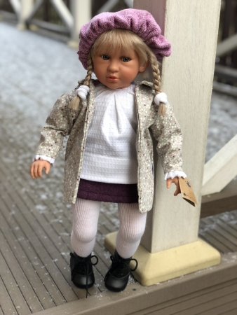 картинка Кукла Эбрил, в вязаном берете, 60 см , арт. P6004А интернет-магазин TuKiTu.ru