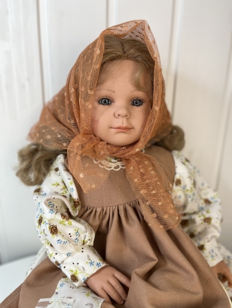 картинка Коллекционная кукла "Андреа", 60 см, арт. 9023А интернет-магазин TuKiTu.ru