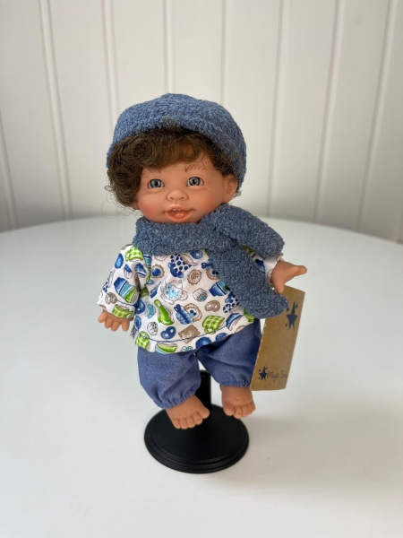 картинка испанские Кукла Джестито "Инфант", 18 см, в синей шапке, смеется , арт. 10000U-9 интернет-магазин TuKiTu.ru